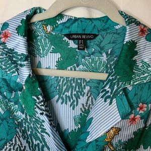 Jungle print satiny short-sleeved button-down